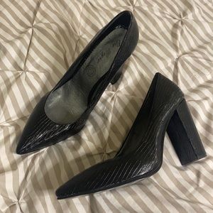 ORO NEGRO PUMPS